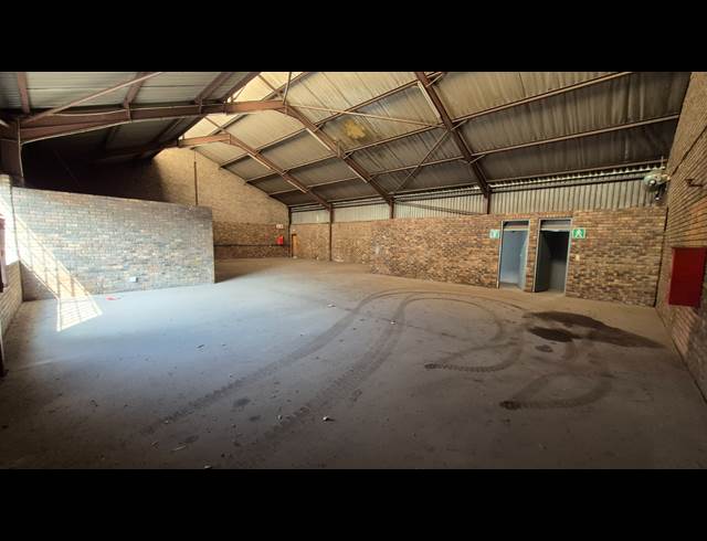 343M² FACTORY TO LET IN ANDERBOLT