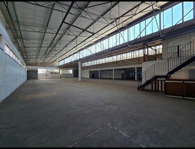 1,972M² WAREHOUSE TO LET IN BENROSE