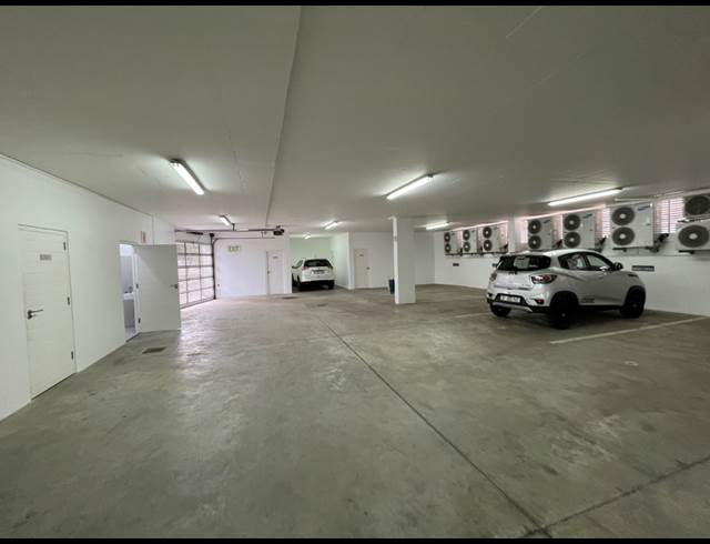 840M² BUILDING TO LET IN LAGOON BEACH