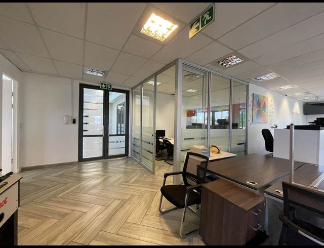 318M² OFFICE TO LET IN BRYANSTON