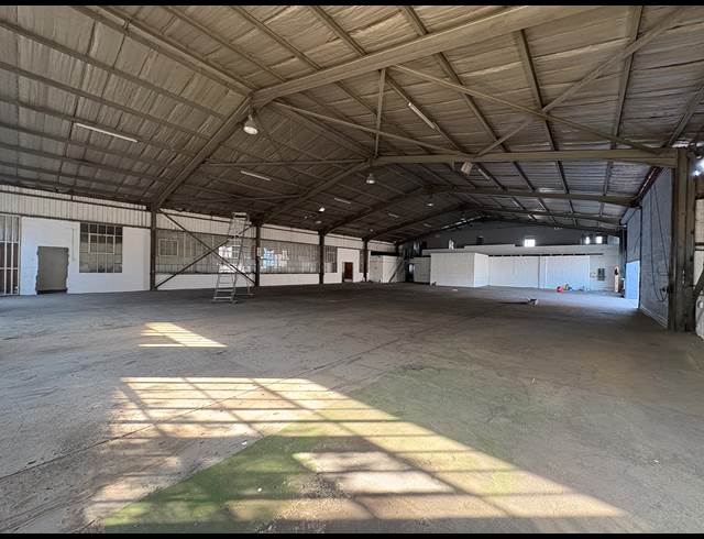 1,025M² WAREHOUSE TO LET IN NEW GERMANY