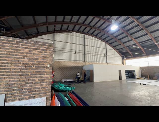 490M² WAREHOUSE TO LET IN DRIEHOEK