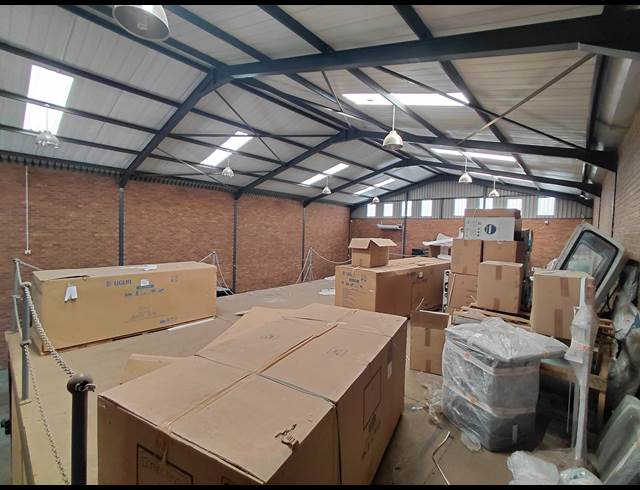 500M² WAREHOUSE TO LET IN POMONA