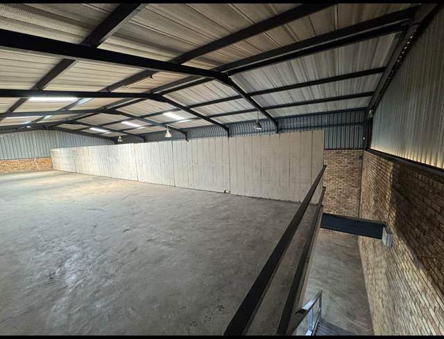 385M² WAREHOUSE TO LET IN CROWN
