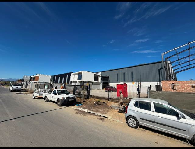 421M² WAREHOUSE TO LET IN FISANTEKRAAL INDUSTRIAL