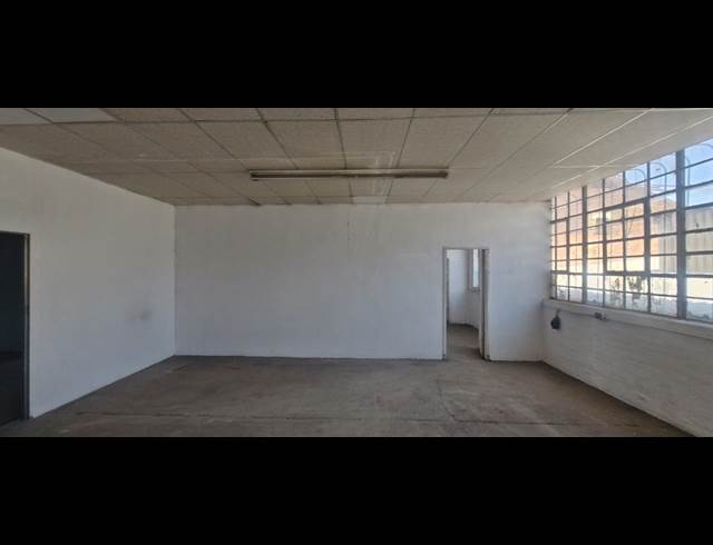 200M² WAREHOUSE TO LET IN VILLAGE MAIN