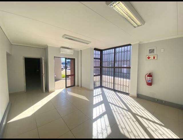 302M² WAREHOUSE TO LET IN STIKLAND INDUSTRIAL