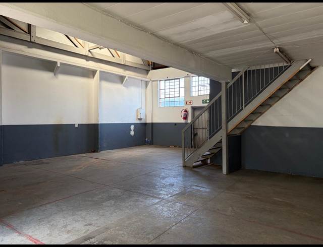 134M² WAREHOUSE TO LET IN STEELEDALE
