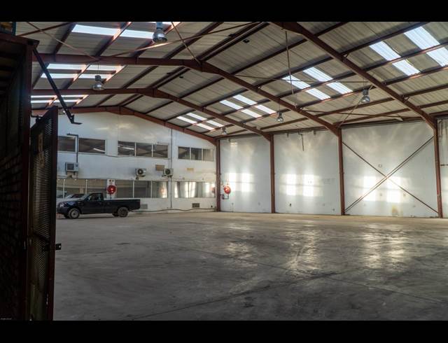 600M² WAREHOUSE TO LET IN CITY WEST