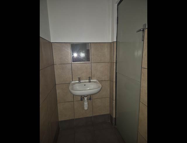 284M² WAREHOUSE TO LET IN DRIEHOEK