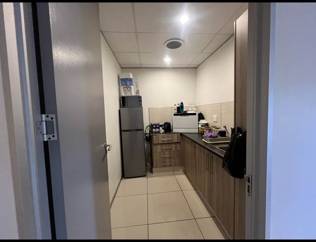 129M² OFFICE TO LET IN GREENSTONE HILL