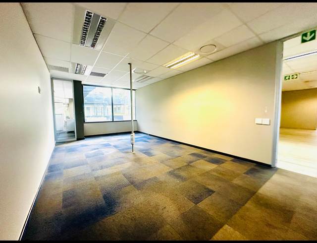 2,948M² OFFICE TO LET IN BRYANSTON
