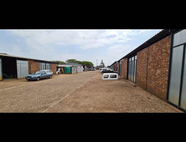 260M² WAREHOUSE TO LET IN KLERKSOORD