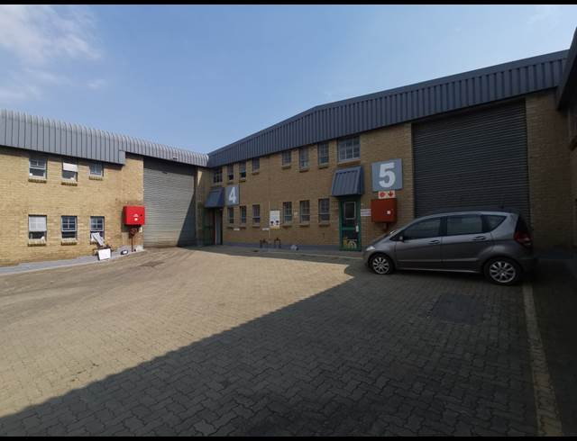 1,046M² WAREHOUSE TO LET IN RUSTIVIA