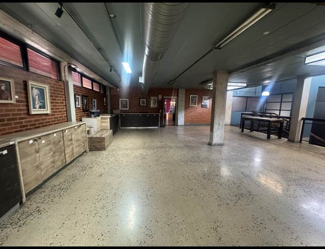 700M² SHOWROOM TO LET IN WYNBERG
