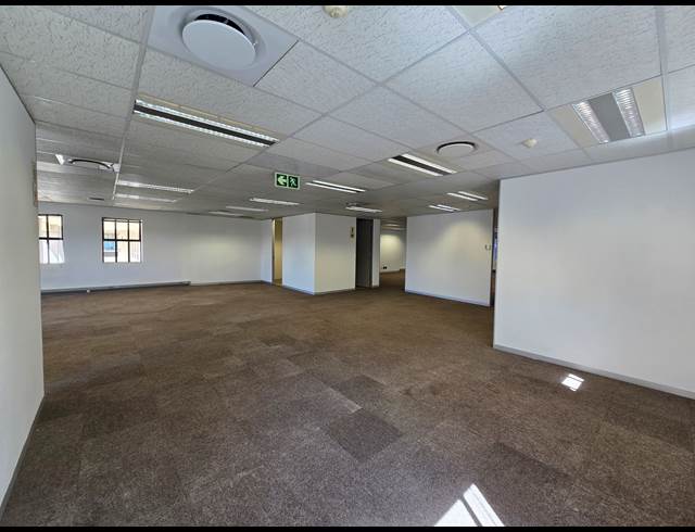 378M² OFFICE TO LET IN BRYANSTON