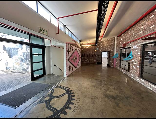 76M² BUILDING TO LET IN WOODSTOCK