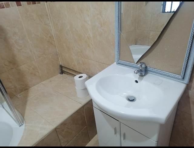 4 bed property to rent in KIBLER PARK