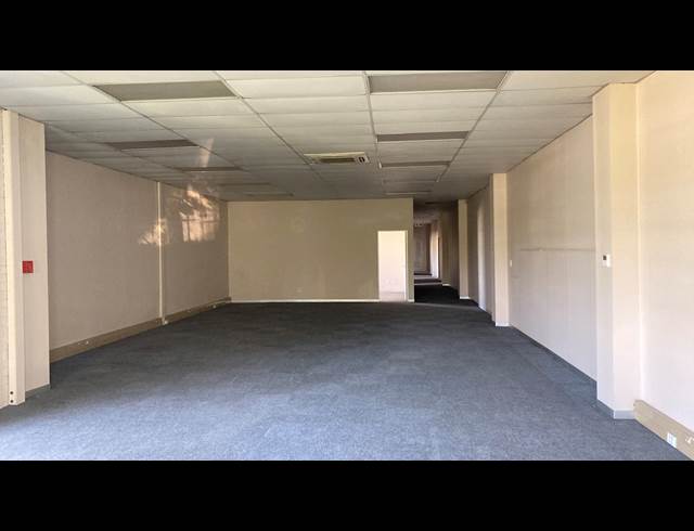 2,168M² WAREHOUSE TO LET IN LINBRO PARK
