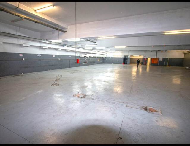1,000M² SHOWROOM TO LET IN BRYANSTON