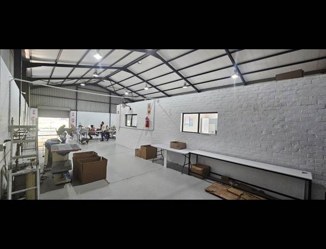 355M² WAREHOUSE TO LET IN CHARLESTON HILL
