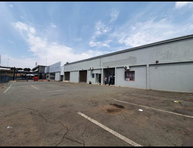 5,935M² WAREHOUSE TO LET IN CITY & SUBURBAN