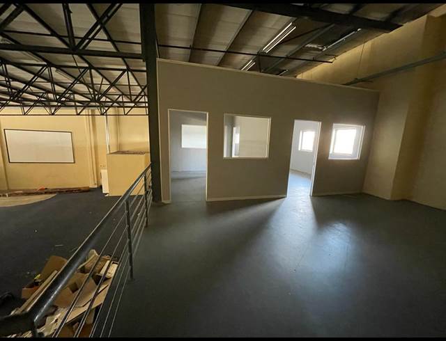 679M² WAREHOUSE TO LET IN LASER PARK