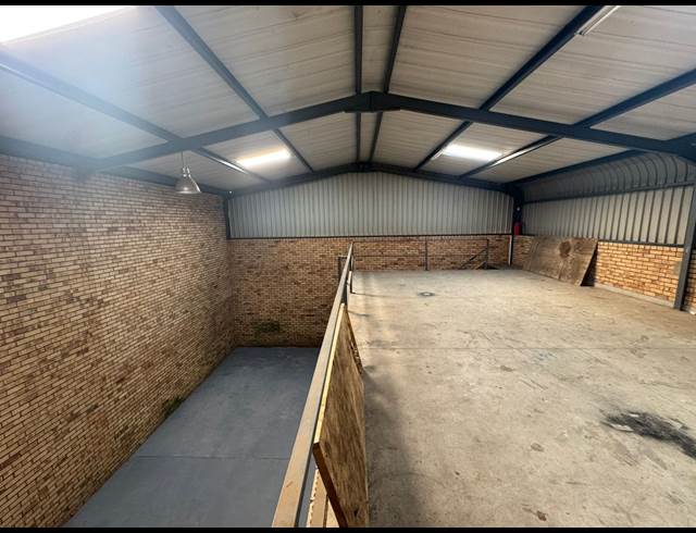 218M² WAREHOUSE TO LET IN CROWN