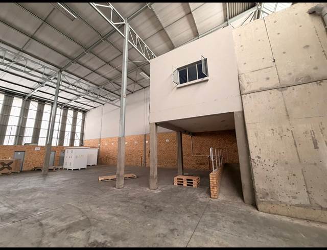 1,286M² WAREHOUSE TO LET IN LINBRO PARK
