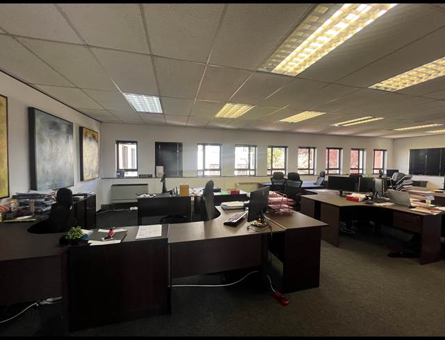 194M² OFFICE TO LET IN HYDE PARK