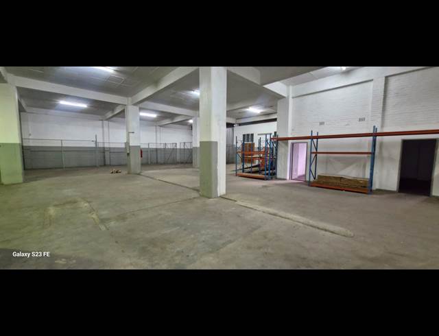 1,800M² WAREHOUSE TO LET IN TROYEVILLE