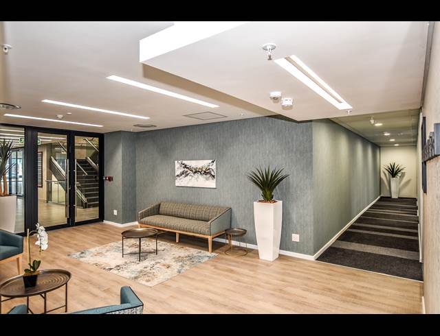 22M² SERVICED OFFICE TO LET IN VORNA VALLEY
