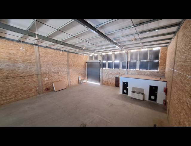 680M² WAREHOUSE TO LET IN NORTH RIDING