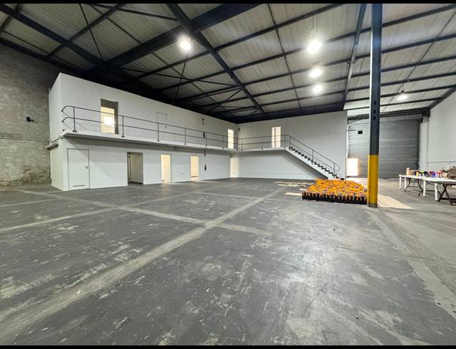 1,500M² WAREHOUSE TO LET IN BRIARDENE