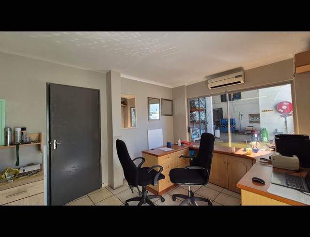 663M² WAREHOUSE TO LET IN CAPRICORN