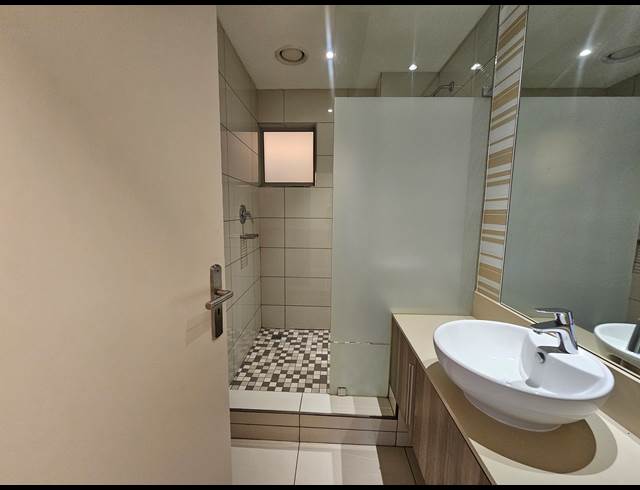 2 BEDROOM APARTMENT TO LET IN ROSEBANK