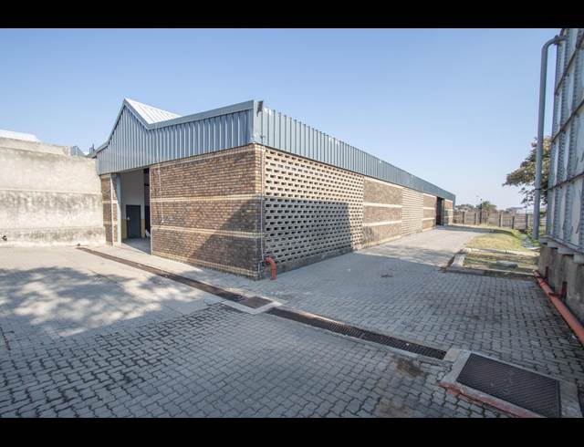 3,945M² WAREHOUSE TO LET IN HALFWAY HOUSE