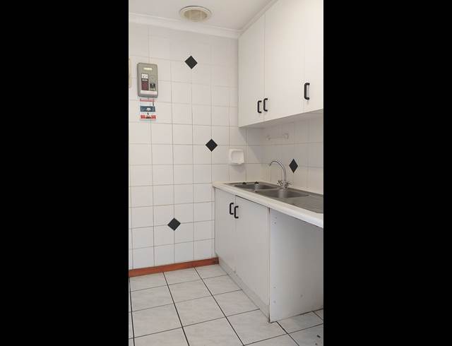 2 bed property to rent in KENILWORTH