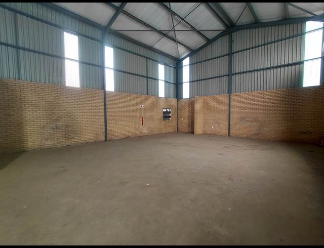 273M² WAREHOUSE TO LET IN CLAYVILLE