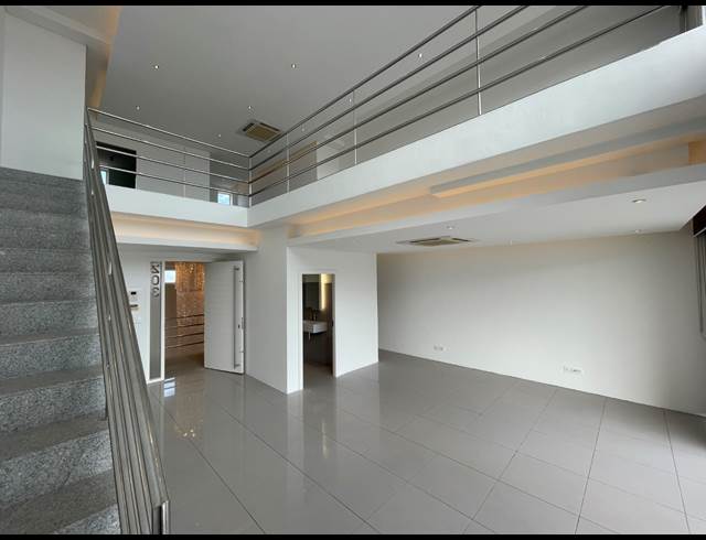 840M² BUILDING TO LET IN LAGOON BEACH