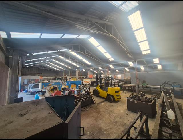 1,200M² WAREHOUSE TO LET IN ALRODE SOUTH