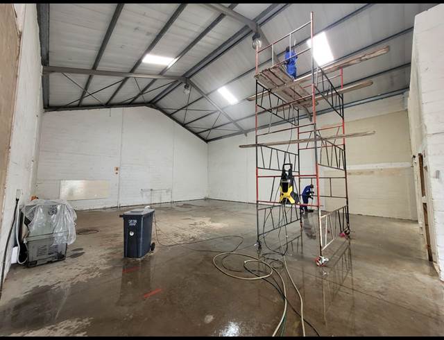 300M² WAREHOUSE RENTED IN KILLARNEY GARDENS