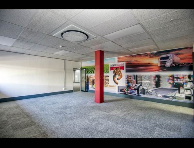 8,617M² WAREHOUSE TO LET IN LONGMEADOW