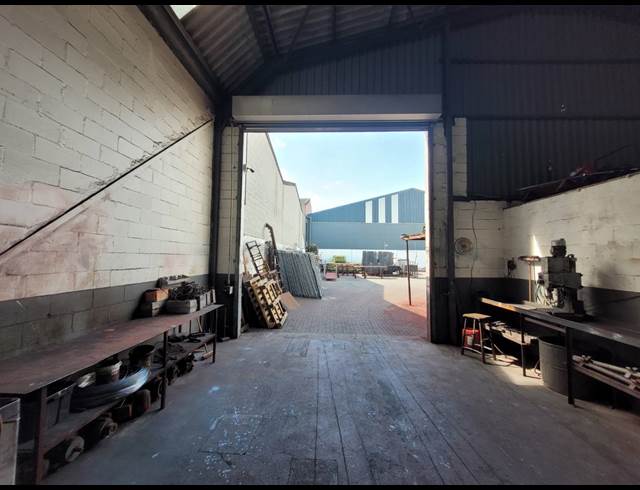 620M² WAREHOUSE TO LET IN STIKLAND INDUSTRIAL