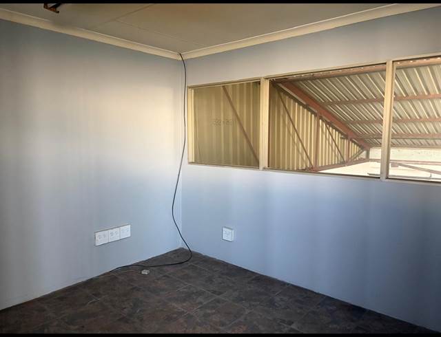 172M² WAREHOUSE TO LET IN STEELEDALE
