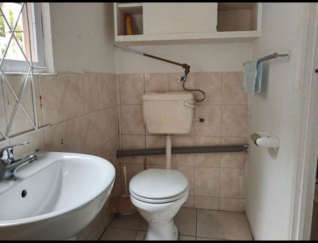 40M² BUILDING TO LET IN AMANZIMTOTI