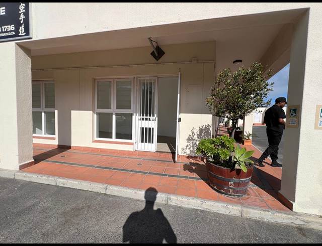 72M² RETAIL TO LET IN HOUT BAY CENTRAL