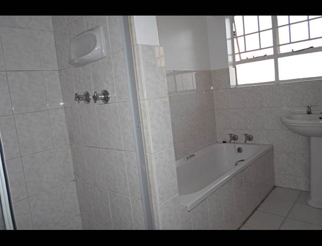 2 bed property to rent in NORTHCLIFF