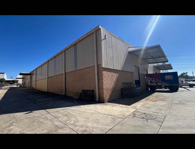 3,429M² WAREHOUSE TO LET IN GOSFORTH PARK