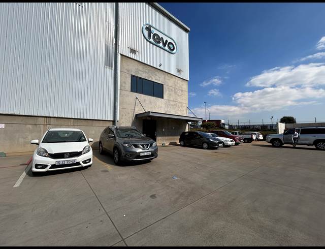 2,015M² WAREHOUSE TO LET IN POMONA